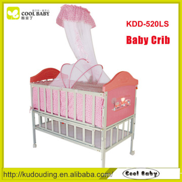 Chine Fabricant NOUVEAU Design Iron Baby Crib In Imitation of Wooden Baby Crib avec moustiquaire Lit bébé peut être étendu